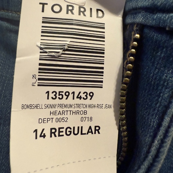 Torrid Bombshell Skinny ~ Heartthrob ~ 14 ~ Regular - Picture 2 of 3